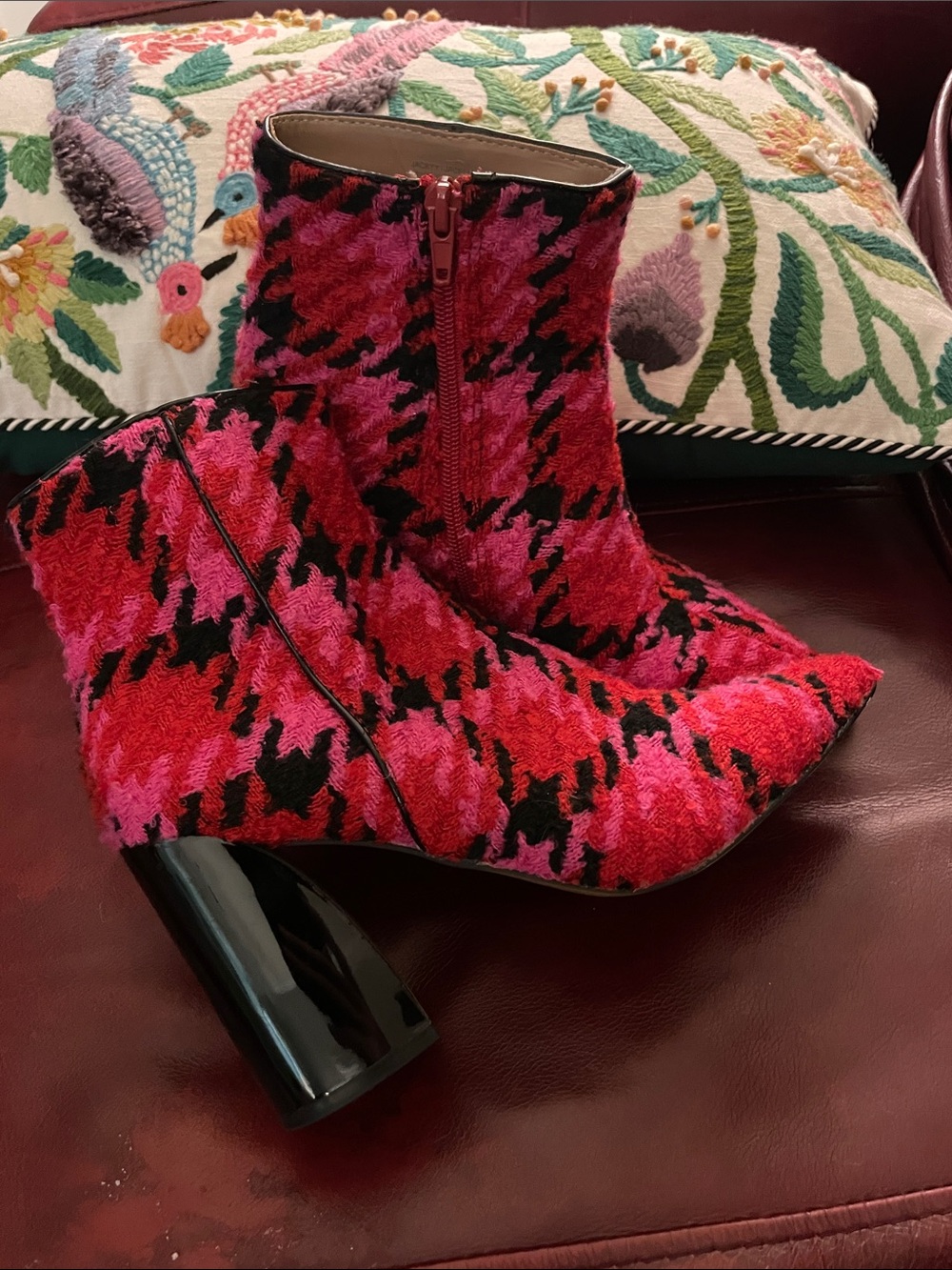 Betsey Johnson Pink & Black Houndstooth Textured Ankle Boots
